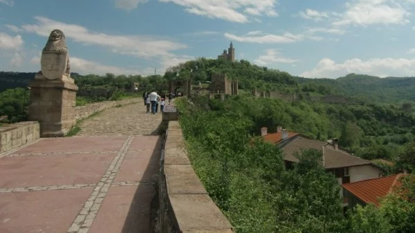 Дилма гледа България от Царевец