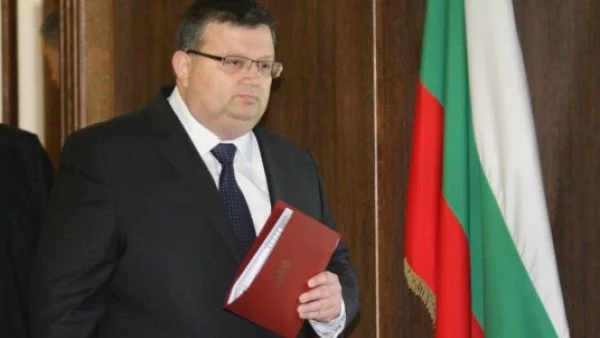 Борисов преизбра Цацаров!
