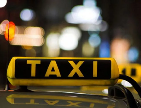 При среднощна проверка установиха таксиджия без книжка