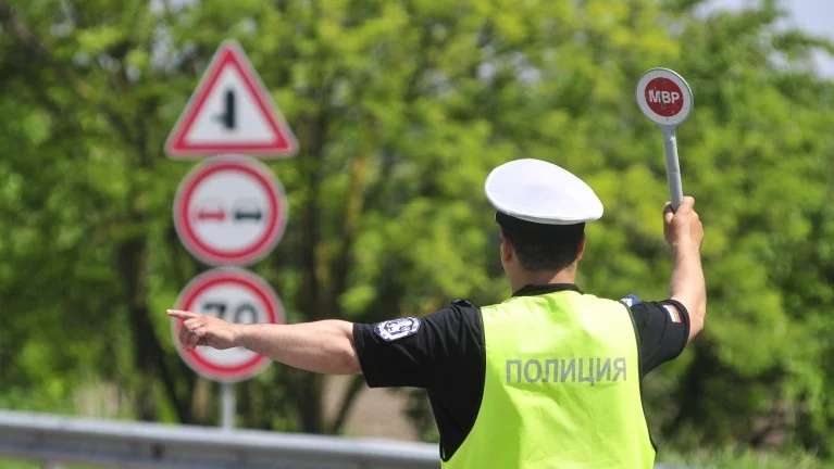 34-годишен мъж е задържан за подкуп на полицаи