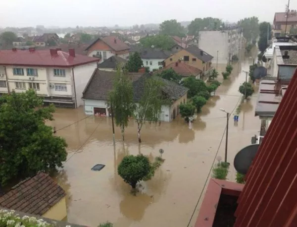 Наводненията на Балканите заплашват с епидемии 