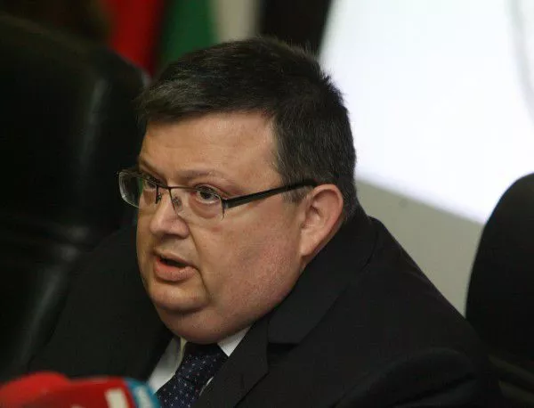 Главният прокурор иска отстраняването на двама съдии от Раднево 