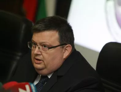 Цацаров с удар по съдиите, сезира ВСС за 382 забавени дела