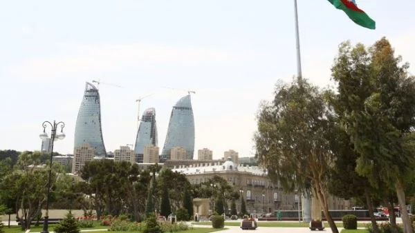 Азербайджан девалвира валутата си 