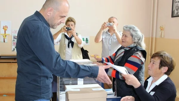 Гласове срещу омразата и плач от репресии