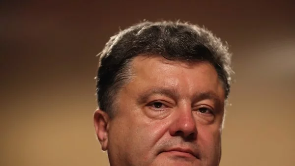 Порошенко определи катастрофата на малайзийския самолет като "терористичен акт"
