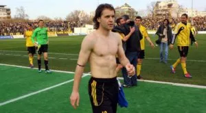 Вуйчо Ваньо пак ще играе в българския елит