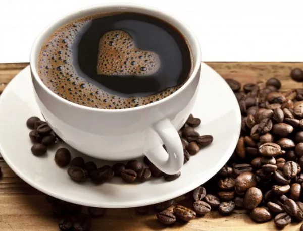 Кафето се услажда повече в чаши в определени цветове 