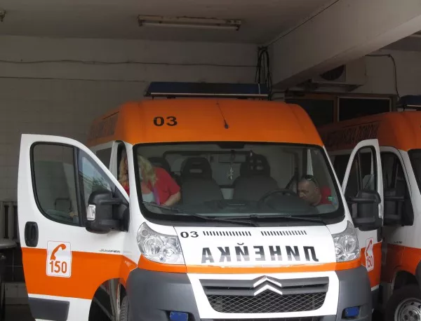 Тийнейджър преби лекар и охранител от Спешна помощ в Пазарджик