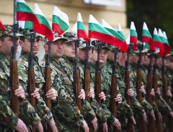 Тържествено са уволнени последните наборници и българската армия става изцяло професионална
