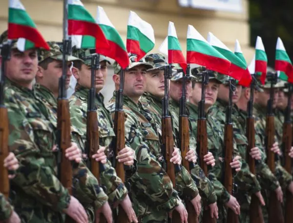 Тържествено са уволнени последните наборници и българската армия става изцяло професионална