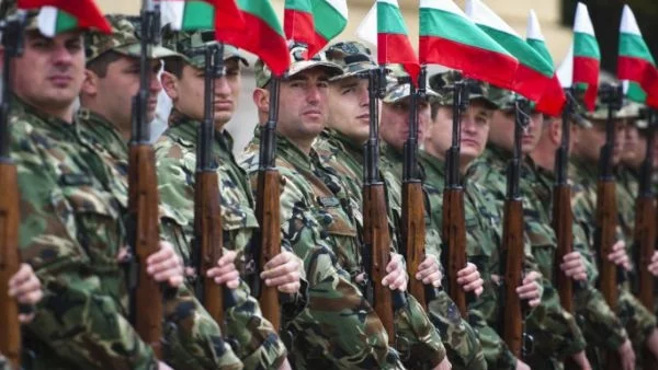 Тържествено са уволнени последните наборници и българската армия става изцяло професионална