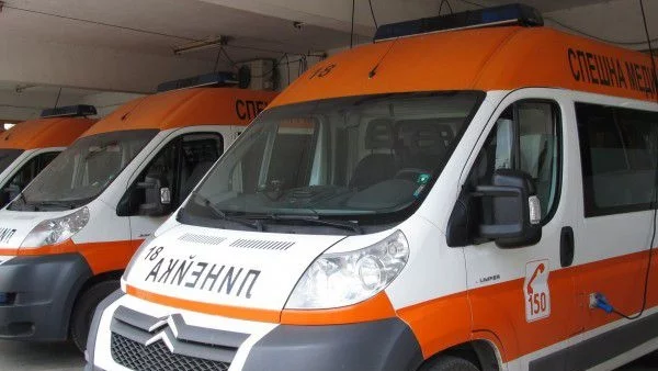 Катастрофа между маршрутка и кола в София, има пострадали