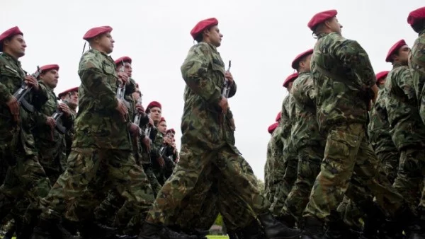 В българската армия има над 5000 незаети места 