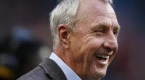 Ливърпул отнесе жестоки критики за начина, по който почете паметта на Кройф