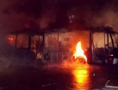 Автобус се запали и изгоря край Смядово