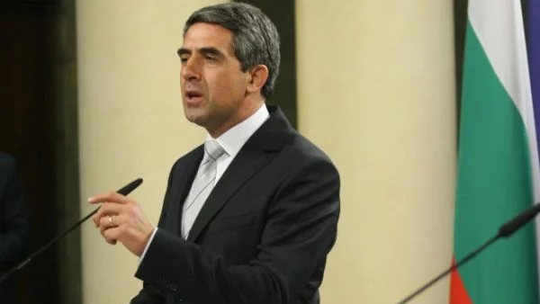 Плевнелиев внася искането за референдум през юни