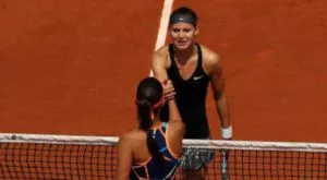 Шафаржова мина лесно първия кръг в Дубай