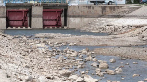 Украйна отряза Крим от водите на Днепър