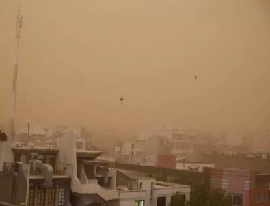 Десетки загинаха при пясъчна буря в Индия