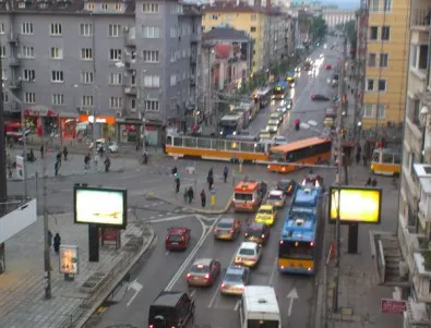 Трамвай блокира булевард „Васил Левски“ в София*