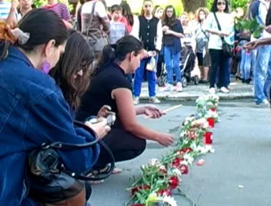 Старозагорци затвориха с цветя улицата, където загина 4-годишния Паоло