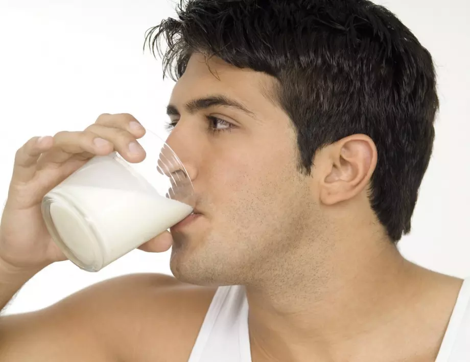 Пет ползи от Златното мляко и защо трябва да пиете този източен еликсир преди лягане