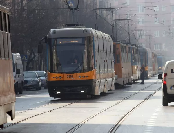 Макар с 20 дни закъснение, трамваите по бул. "България" тръгнаха