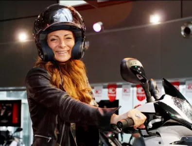 Александра Жекова: Няма нищо по-готино от девойка на скутер по улиците на София