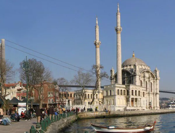 В Истнабул арестуваха мъж, заплашил с бомба американското консулство