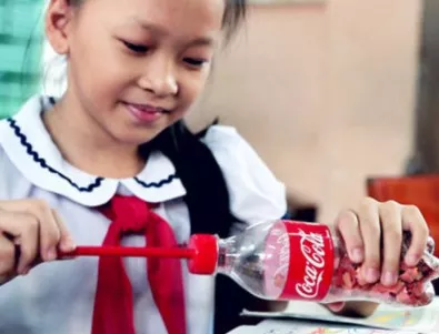 Coca-Cola превръща бутилките си в забавни предмети