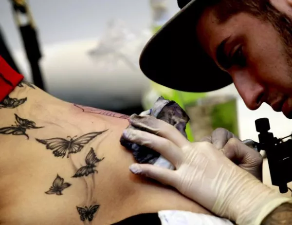 Брюксел влиза под кожата на индустрията за татуировки