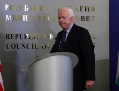 Маккейн и ястребите в САЩ търсят начин за налагане на нови санкции срещу Русия