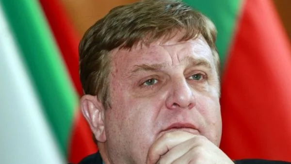 Пиян шофьор блъсна колата на Каракачанов, политикът е добре