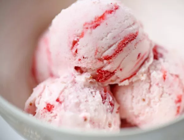 Домашен ягодов сладолед със сметана