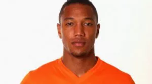 Защо този играч избра номер 1, след като не е вратар?!