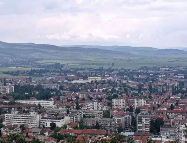 Кметът на Кюстендил забрани хвърлянето на пиратки и бомбички на обществени места