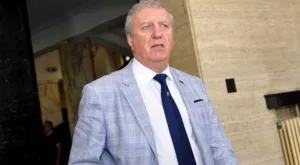 "Червени фенове" подозират партийни игри на Лупи с подписката за базите