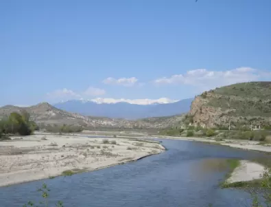 Коя е най-голямата река, извираща от Витоша?