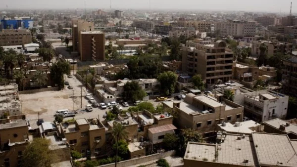 Над 70 души загинаха при два атентата в Багдад