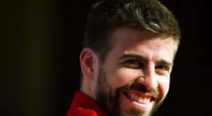 ВИДЕО: Суарес се превива от смях, докато Пике имитира Роналдо