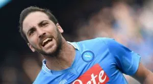 Ливърпул взима Игуаин на мястото на Балотели