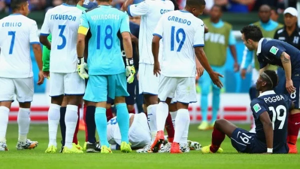 ФИФА се извини за гафа с химните на Франция - Хондурас