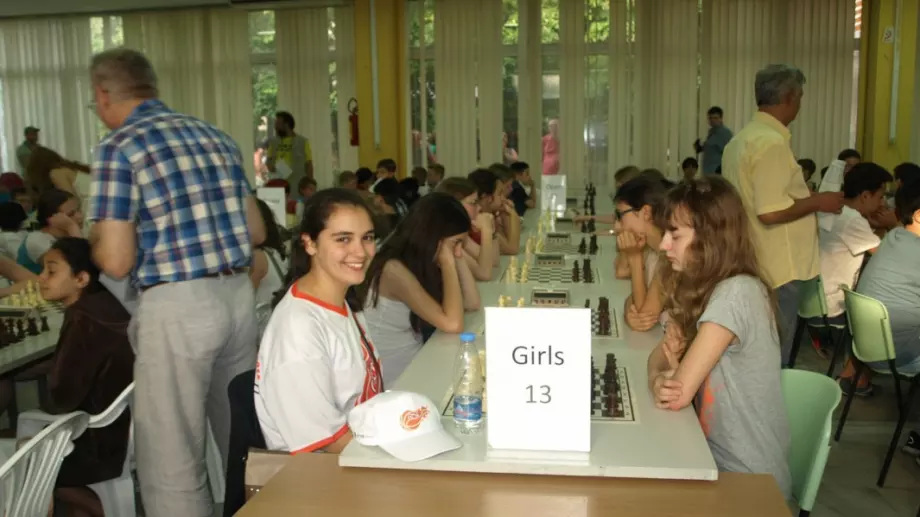 Виктория Радева триумфира с трета титла на България по класически шахмат