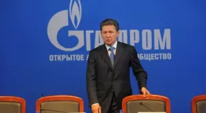 Шефът на "Газпром" посети мач на Зенит в екип с надпис "СССР"