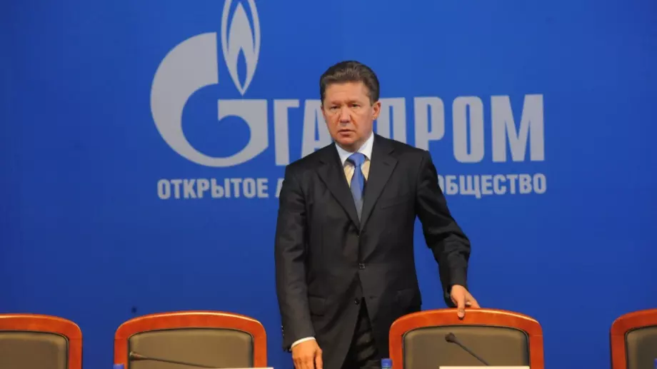 Шефът на "Газпром" посети мач на Зенит в екип с надпис "СССР"