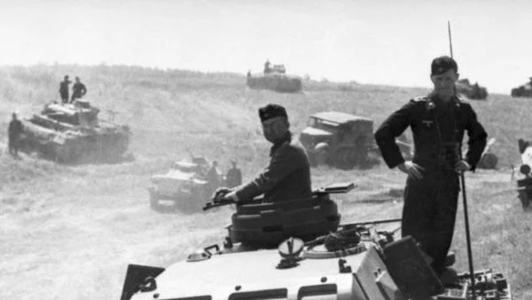 Започва Операция "Барбароса"