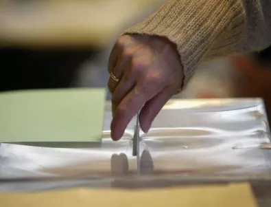 Близо 12 000 са избирателните секции в цялата страна