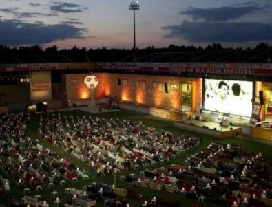 Стадион в Берлин предлага домашни условия за гледане на Световното (снимки)