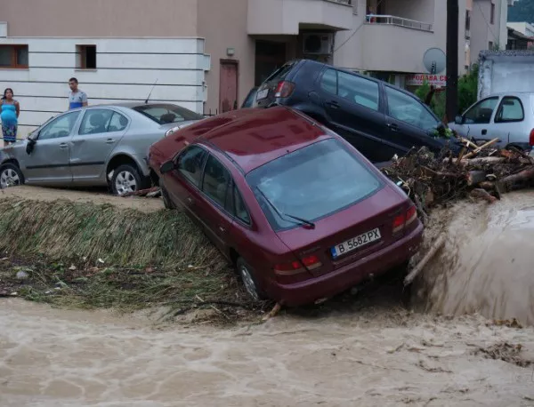 Потоп помете Варна: Дете загина, четирима се издирват